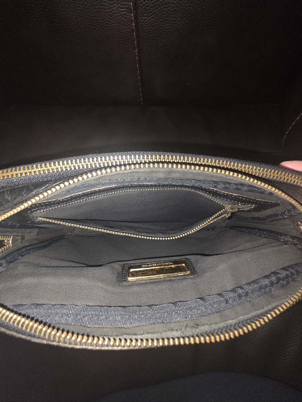 Valentino Garavani Black Leather Bag: Clutch, Dopp, or Organizer - Picture 7 of 10